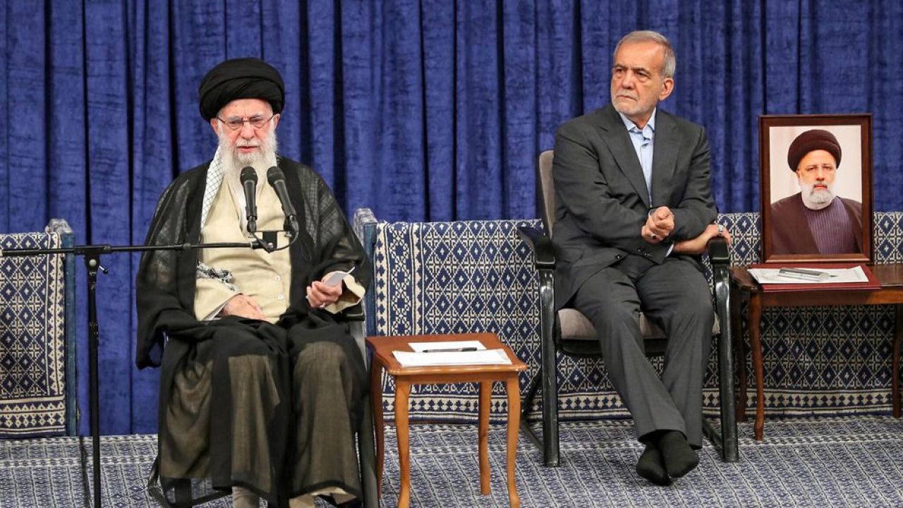 সর্বোচ্চ নেতা আয়াতুল্লাহ আলি খামেনি ও প্রেসিডেন্ট মাসুদ পেজেশকিয়ান নিরাপদ স্থানে সুস্থ আছেন  