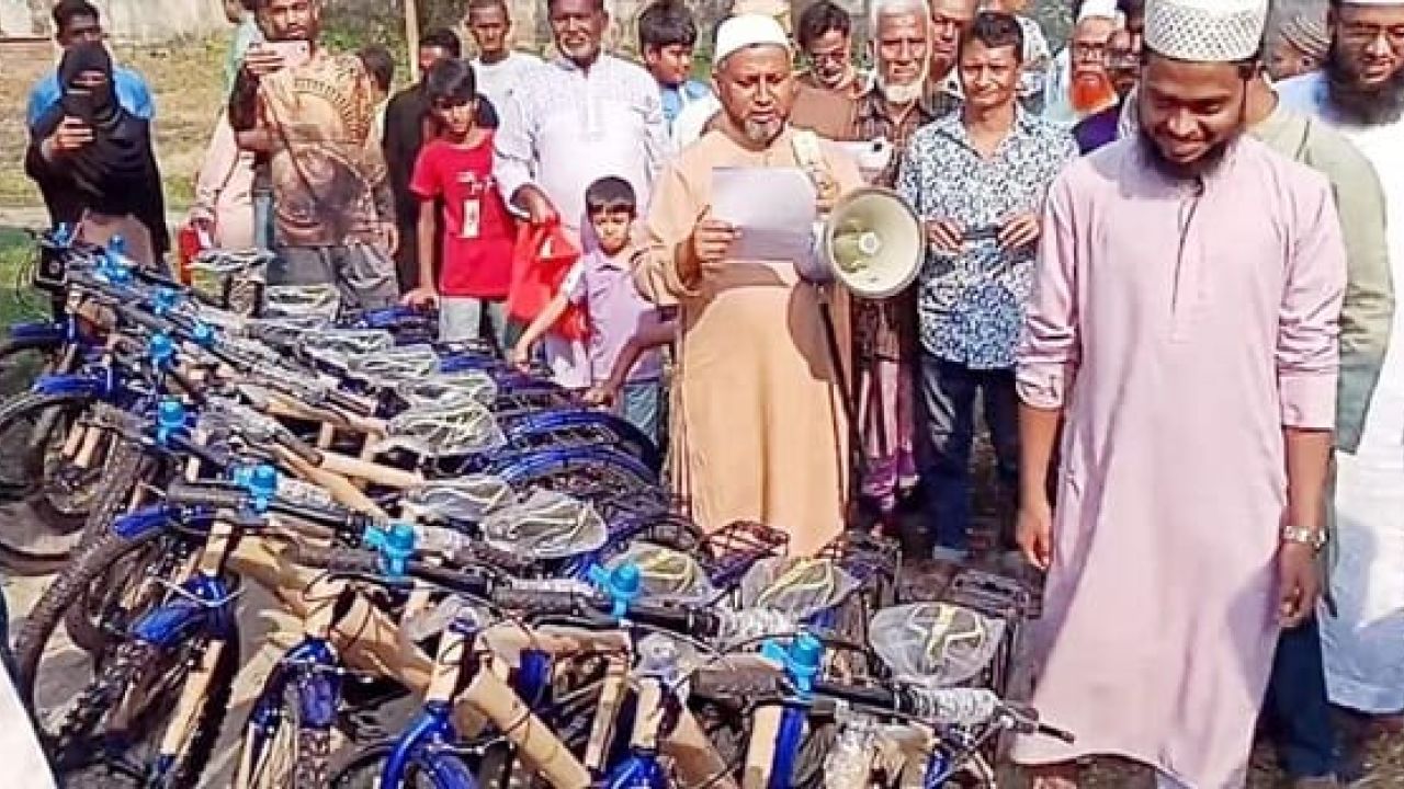 জয়পুরহাটে ৪০ দিন মসজিদে নামাজ পড়ায় শিশু-কিশোর ও তরুণদের বাইসাইকেল ও নগদ অর্থ পুরস্কার