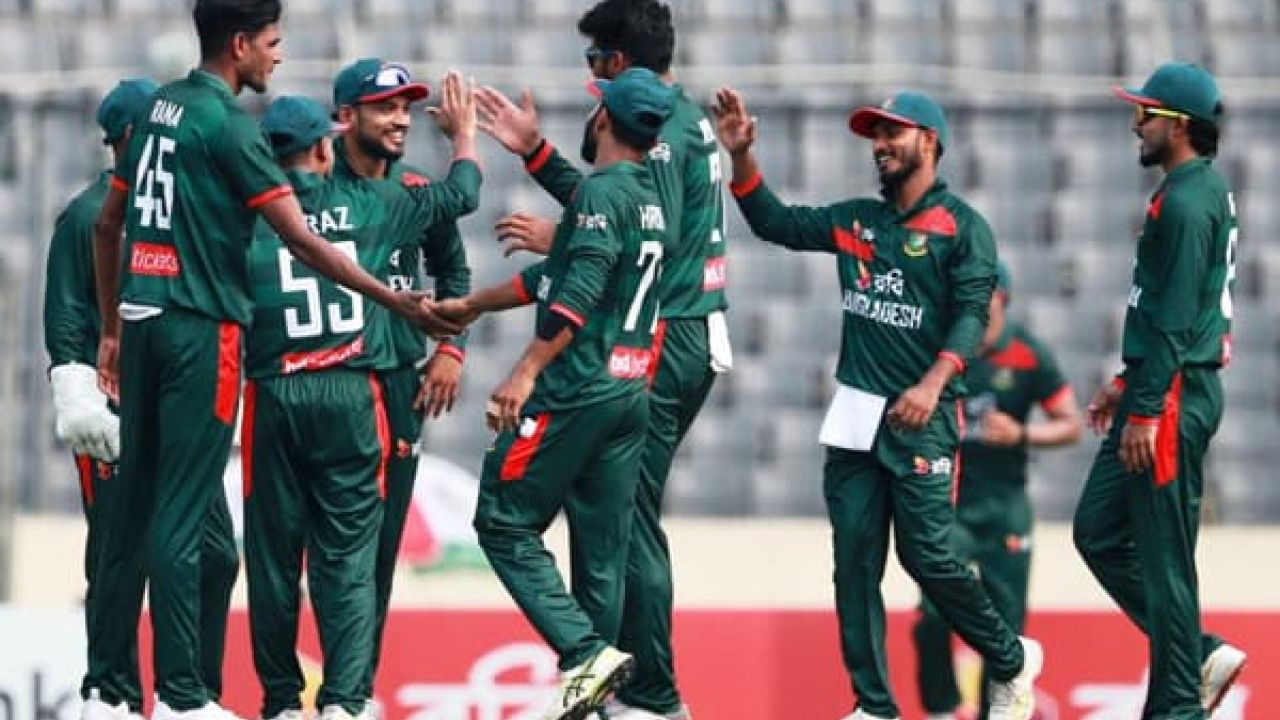 নাহিদ রানার প্রথম ফাইফার, পাকিস্তানের টপ অর্ডার ভেঙে দিলেন গতির রাজা