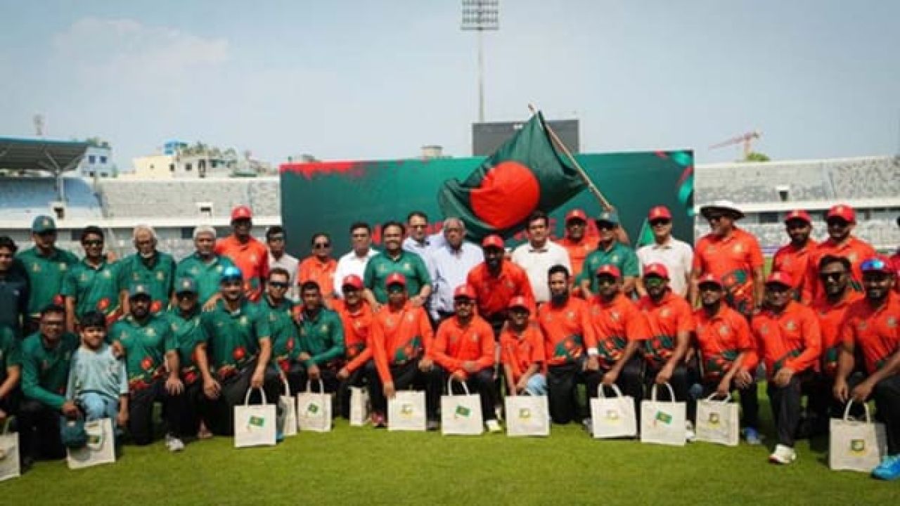 ৫৬ বছর বয়সেও অপরাজেয় রফিক, সাবেক ক্রিকেটারদের ম্যাচে অলরাউন্ড নৈপুণ্যে ম্যাচসেরা