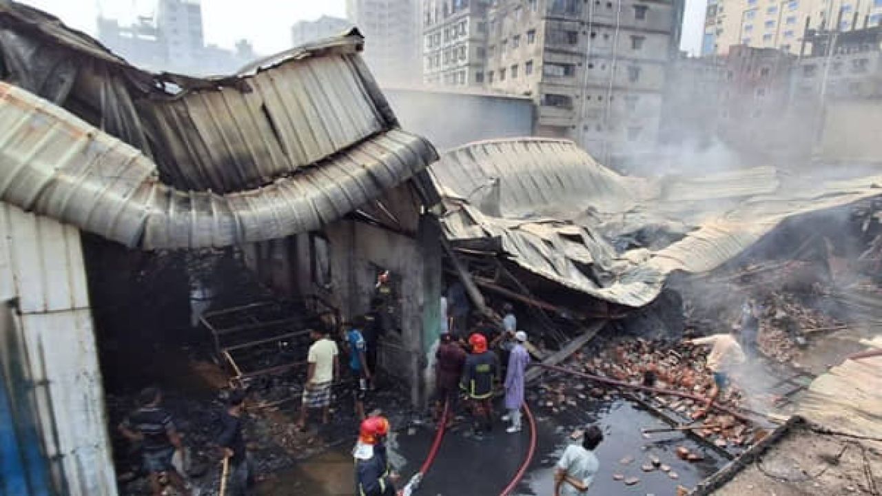  কদমতলীতে গ্যাস লাইটার কারখানায় আগুন: নিহত ৬, আহত ২