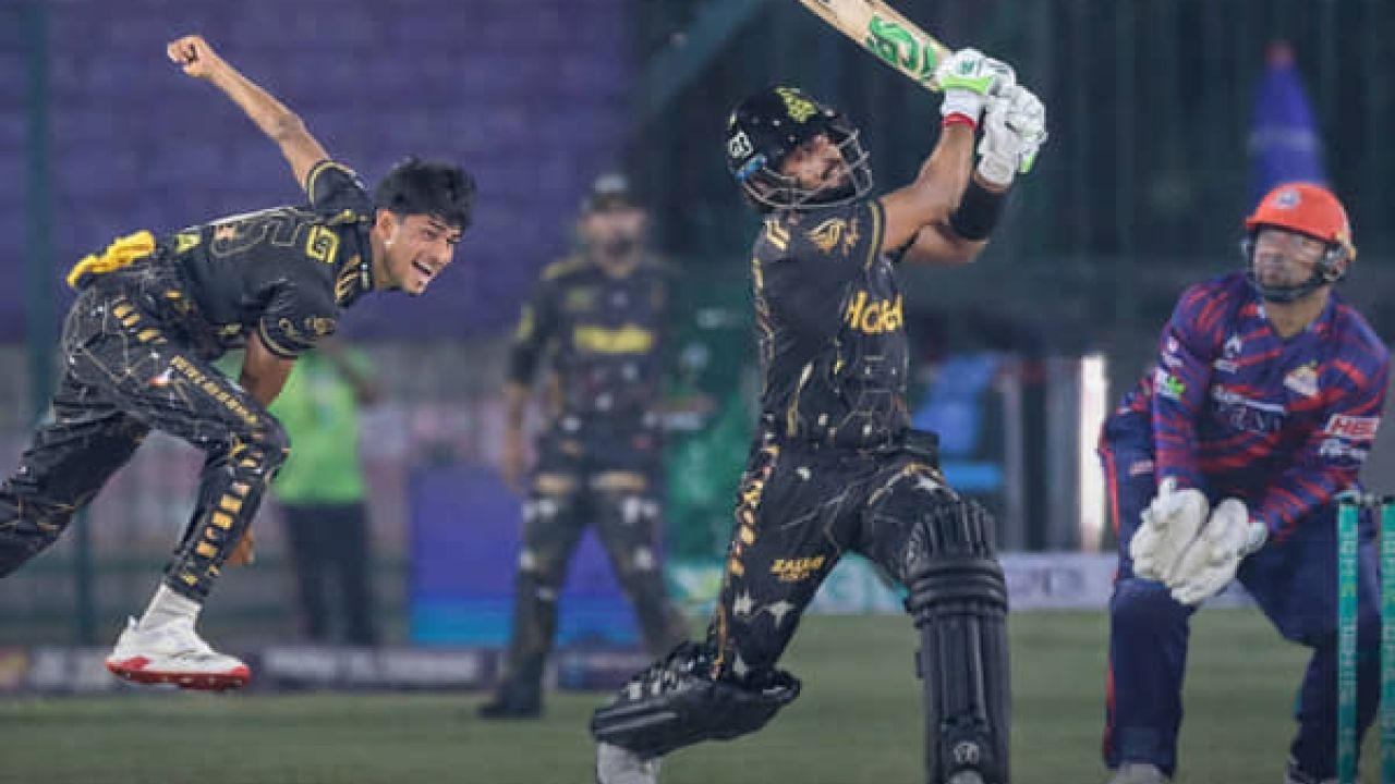 পিএসএলে নাহিদ রানার গতির ঝড়, বাবর আজমের বিশ্ব রেকর্ড