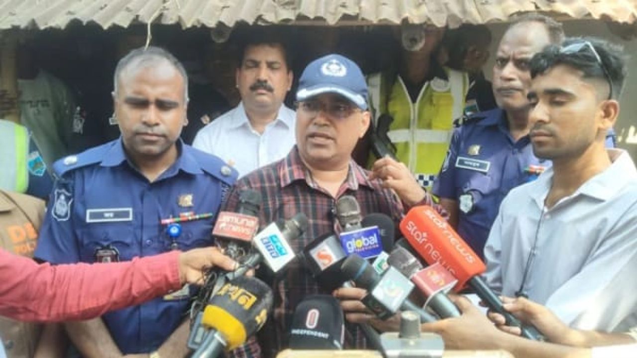 নওগাঁর নিয়ামতপুরে স্বামী-স্ত্রী ও দুই সন্তান খুন: জিজ্ঞাসাবাদের জন্য হেফাজতে নিহতের বাবা-বোন-ভাগনে