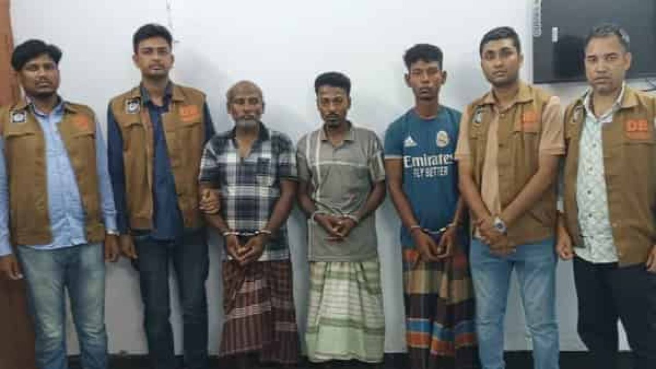 নওগাঁর চার হত্যায় দুই আসামির দুই দিনের রিমান্ড, একজনের স্বীকারোক্তি