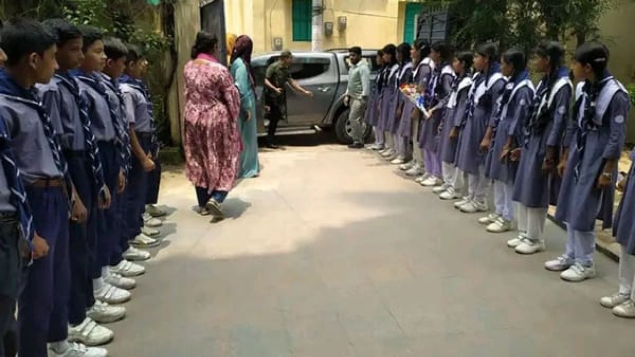 শিক্ষার্থীদের সড়কে দাঁড় করিয়ে শুভেচ্ছা জানানোর অভিযোগ সৈয়দপুর ইউএনও’র বিরুদ্ধে