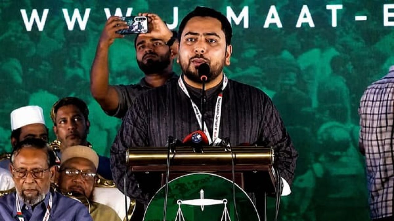 নাহিদ ইসলামের আক্রমণ: কার্ডের লোভ দেখিয়ে বিএনপি জনগণকে ভোলাতে চায়