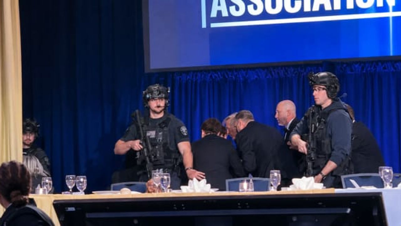 হোটেলে গুলির ঘটনায় সাংবাদিকদের অনুষ্ঠান পণ্ড, ট্রাম্পকে সরিয়ে নিল সিক্রেট সার্ভিস