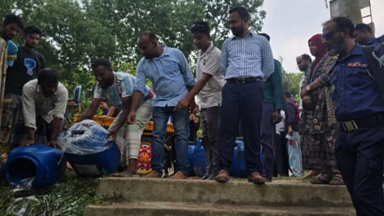 গ্লুকোজ-গ্লিসারিন দিয়ে তৈরি হচ্ছিল গাভীর নকল দুধ!