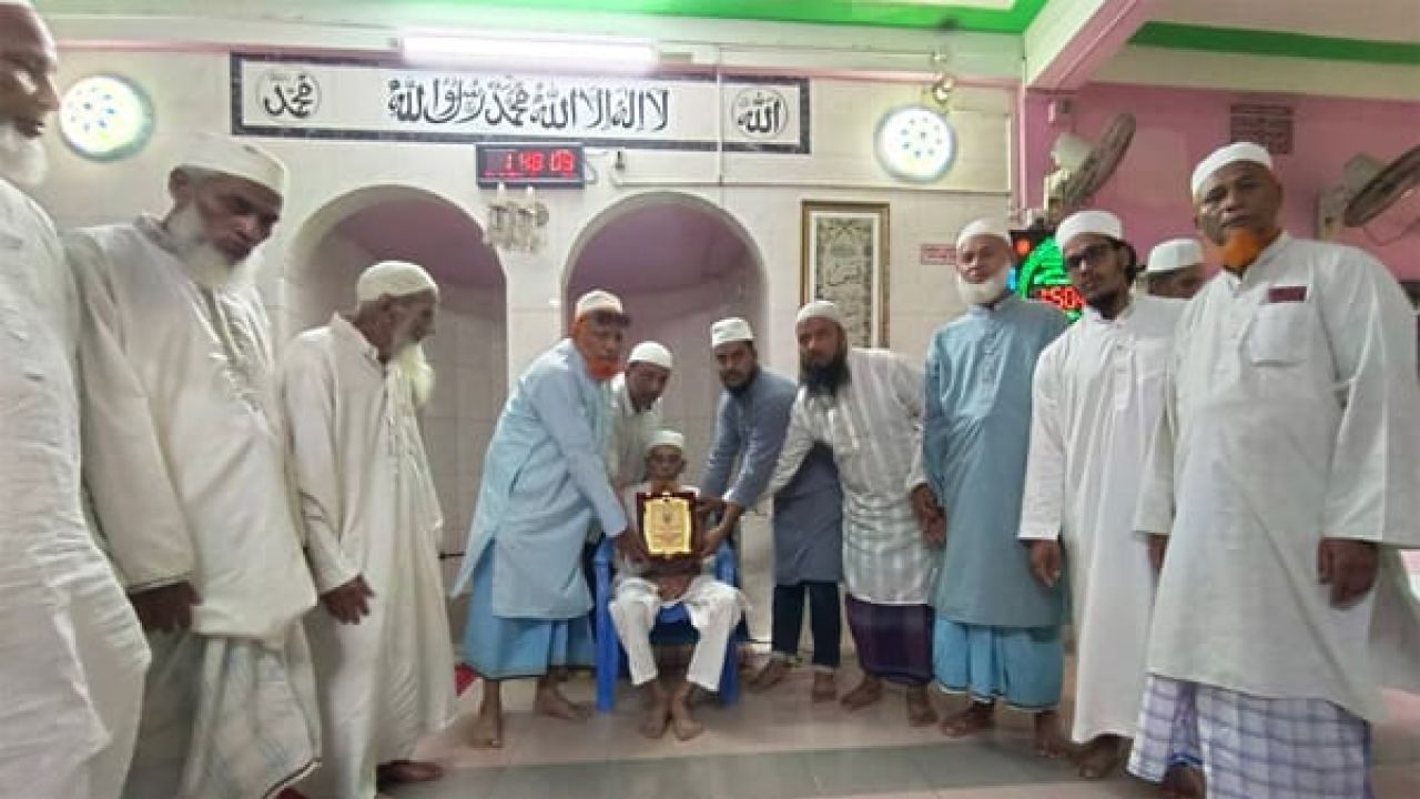 মিরসরাইয়ে ৬০ বছর ইমামতি করে অবসরে মাওলানা কামাল উদ্দিন, এলাকাবাসীর সংবর্ধনা