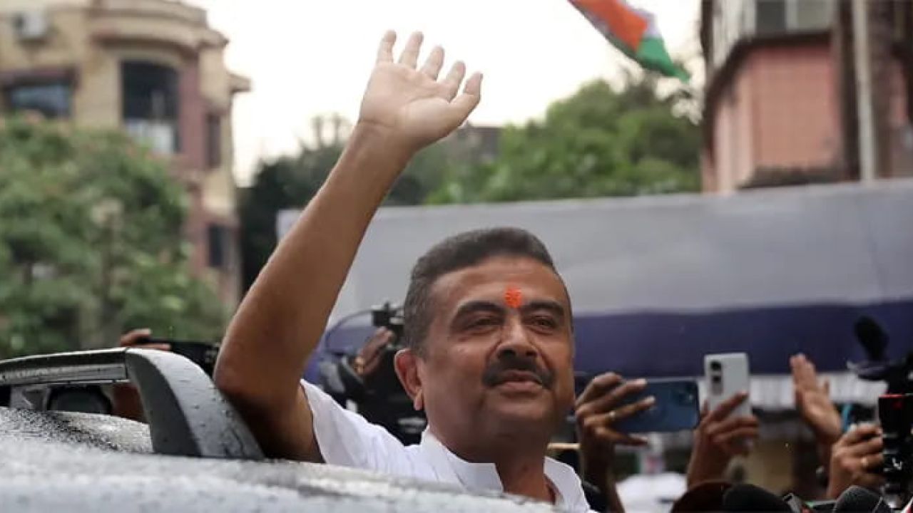 কলকাতার ব্রিগেড ময়দানে শপথ নিলেন পশ্চিমবঙ্গের নতুন মুখ্যমন্ত্রী শুভেন্দু অধিকারী