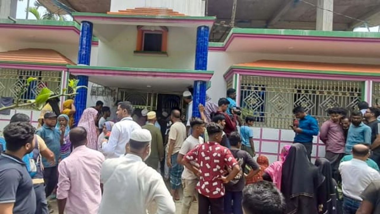 কাপাসিয়ায় একই পরিবারের ৫ জনকে গলা কেটে হত্যা, অভিযুক্ত গৃহকর্তা পলাতক