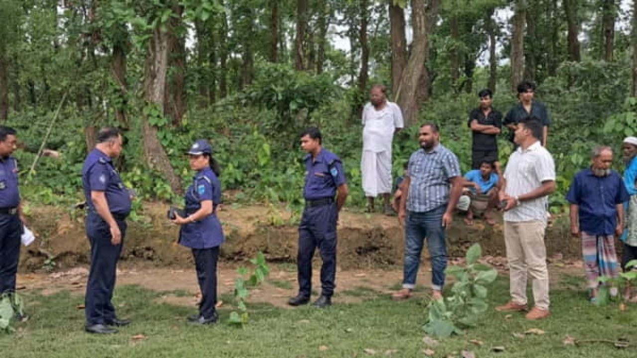 শ্রীপুরে অটোরিকশাচালকের গলাকাটা লাশ উদ্ধার