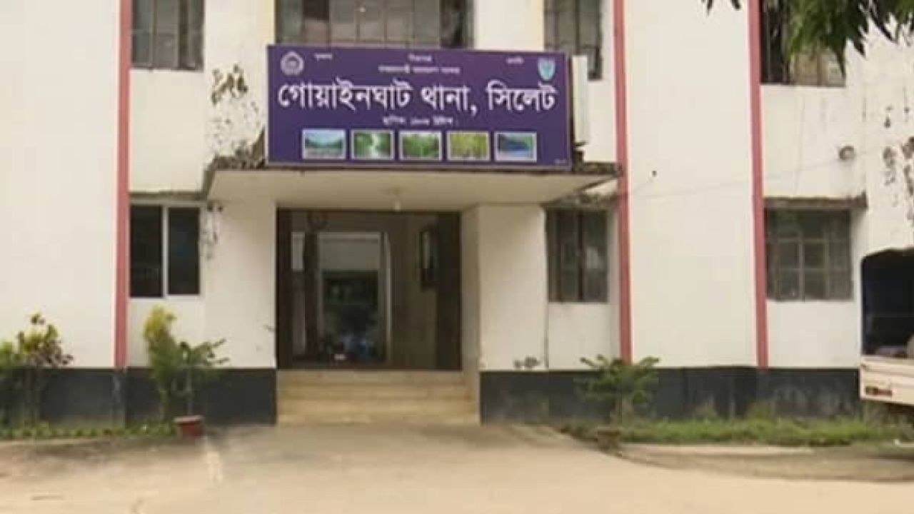  কিশোরীকে তুলে নেওয়ার চেষ্টায় বাধা দেওয়ায় দাদিকে কুপিয়ে হত্যা
