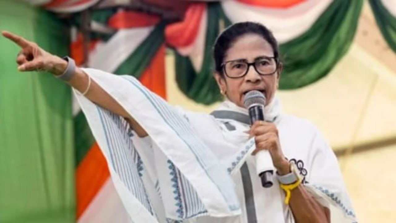 বিজেপির বিরুদ্ধে লড়াই তীব্র করতে ইন্ডিয়া জোটের বৈঠক ডাকলেন মমতা