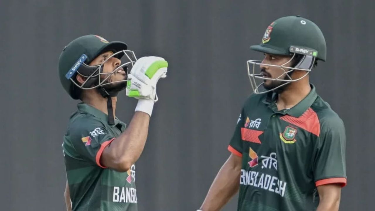বাংলাদেশ বনাম অস্ট্রেলিয়া প্রথম ওয়ানডে: শান্ত-তানজিদের ব্যাটিংয়ে শক্ত শুরুর পর ধস