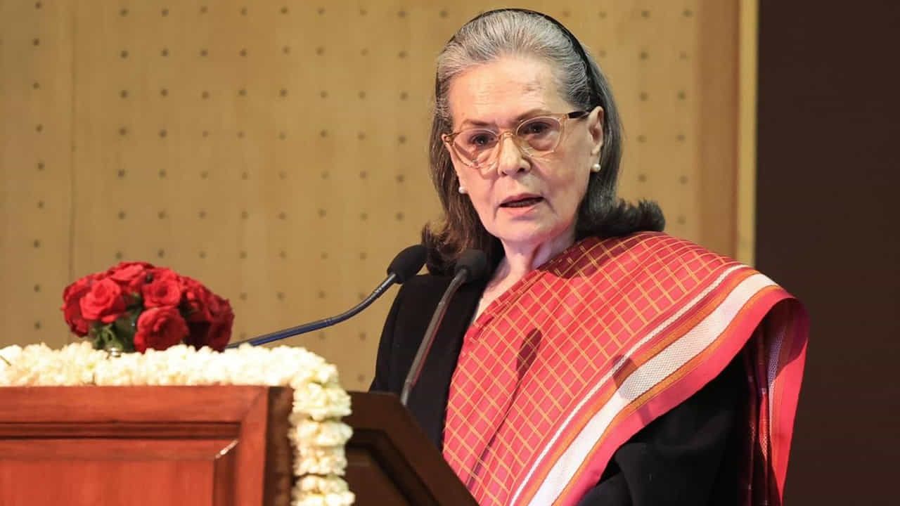 গাজায় ভারতের ‘নীরবতা’ নিয়ে সোনিয়া গান্ধীর সমালোচনা, বিজেপির পাল্টা কটাক্ষ