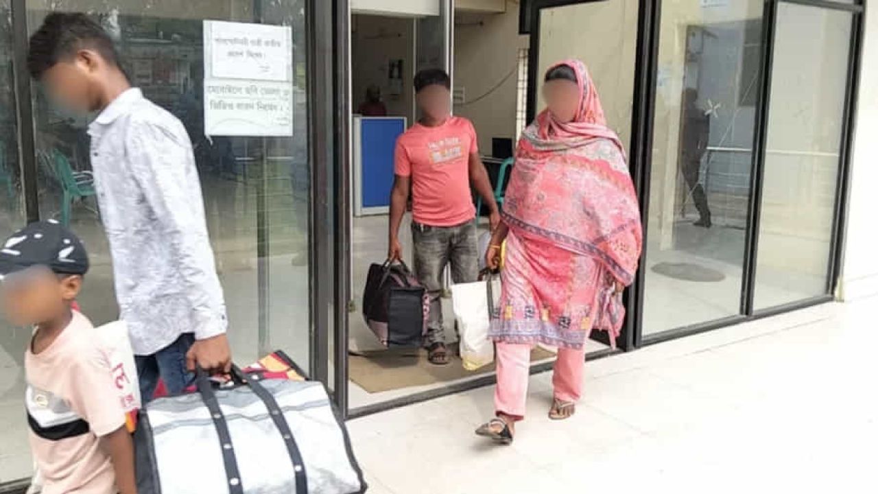 বিএসএফের পুশইনের শিকার শিশুসহ ৪ ভারতীয় নাগরিক স্বদেশে ফিরলেন