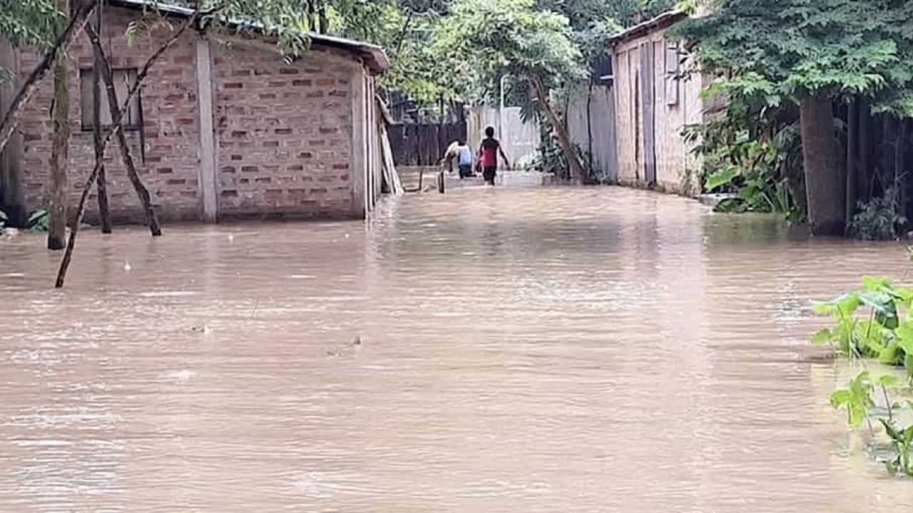 হবিগঞ্জে খোয়াই নদের বাঁধ ভেঙে ২০ গ্রাম প্লাবিত, হাজারো মানুষ দুর্ভোগে