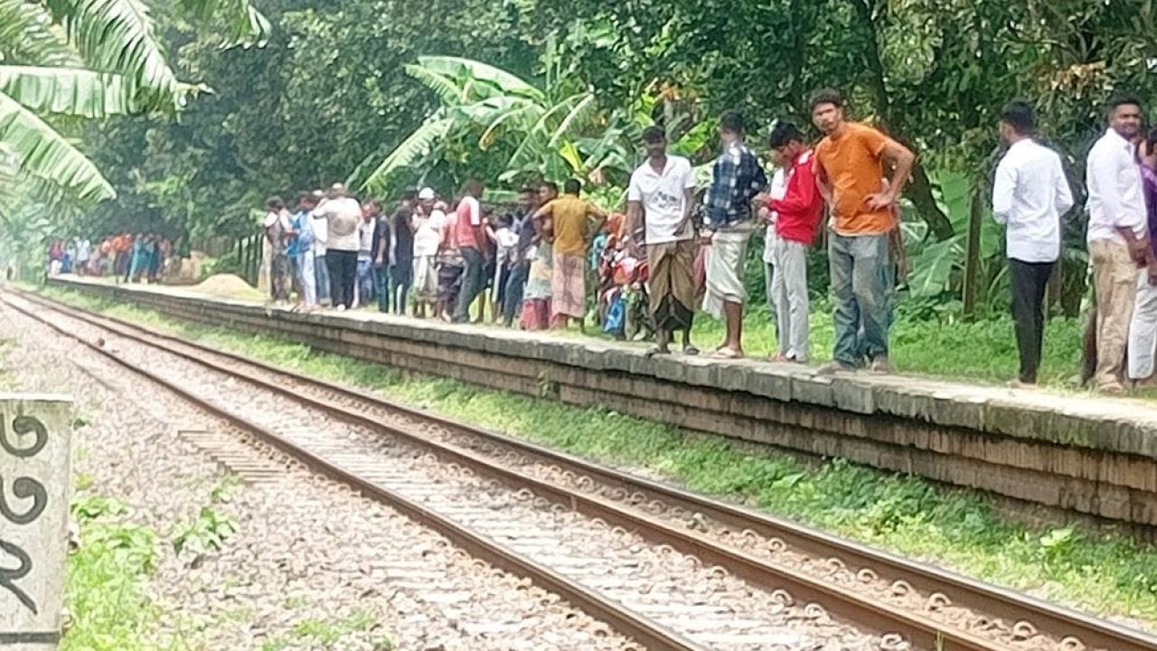 পাঁচবিবিতে স্ত্রীর সঙ্গে অভিমান করে ট্রেনের নিচে ঝাঁপ দিয়ে যুবকের আত্মহত্যা