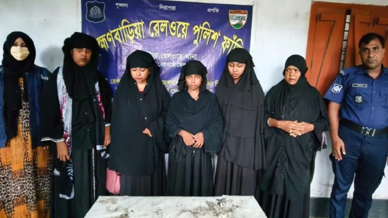 ব্রাহ্মণবাড়িয়া রেলস্টেশন থেকে ১১ নারী পকেটমার গ্রেপ্তার