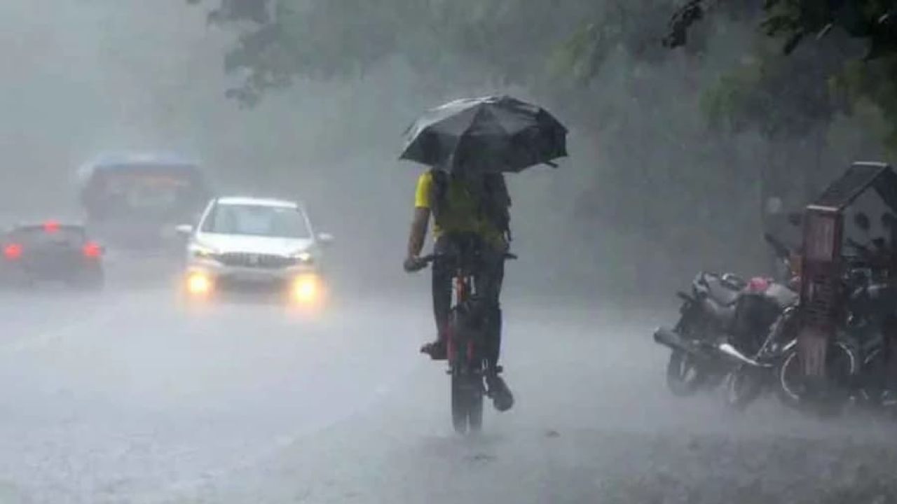 আগামী ২৪ ঘণ্টায় দেশের চার অঞ্চলে ‘অতি ভারী’ বৃষ্টির পূর্বাভাস, চট্টগ্রামে ভূমিধসের শঙ্কা