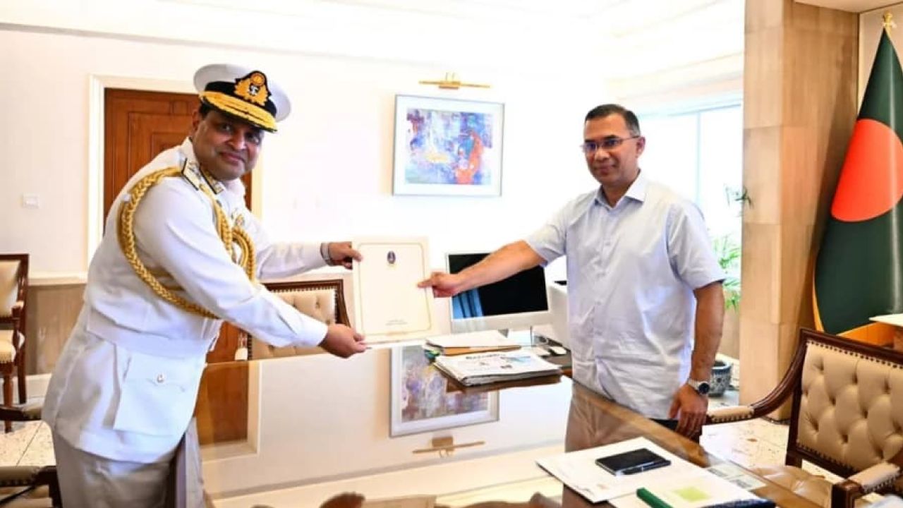প্রধানমন্ত্রীর সঙ্গে সৌজন্য সাক্ষাৎ নবনিযুক্ত নৌবাহিনী প্রধানের