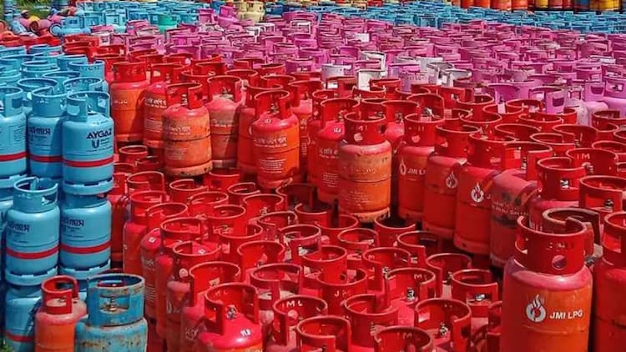 পাইপলাইনে গ্যাস সংকটের মধ্যেই বাড়ল এলপিজির দাম