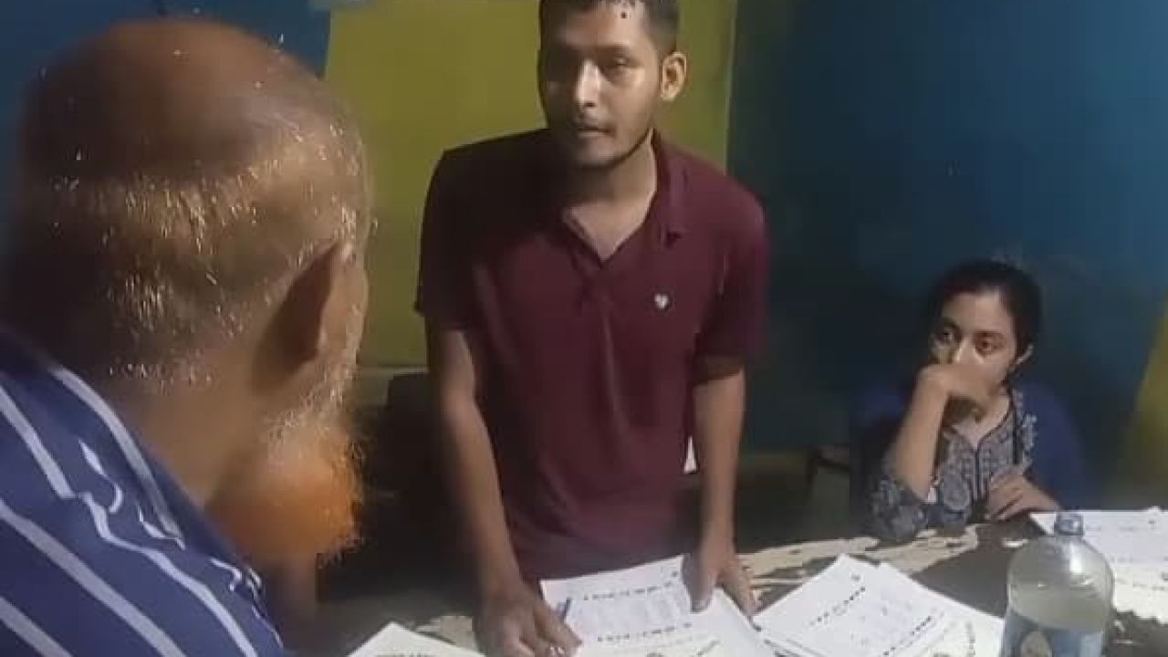 চায়ের দোকানে উত্তরপত্র মূল্যায়ন: পরীক্ষককে শোকজ, চাকরি থেকে অব্যাহতি