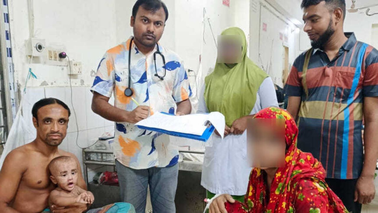 খুলনার অসহায় শিশু হুসাইনের পাশে জিয়াউর রহমান ফাউন্ডেশন, হাসপাতালে ভর্তি