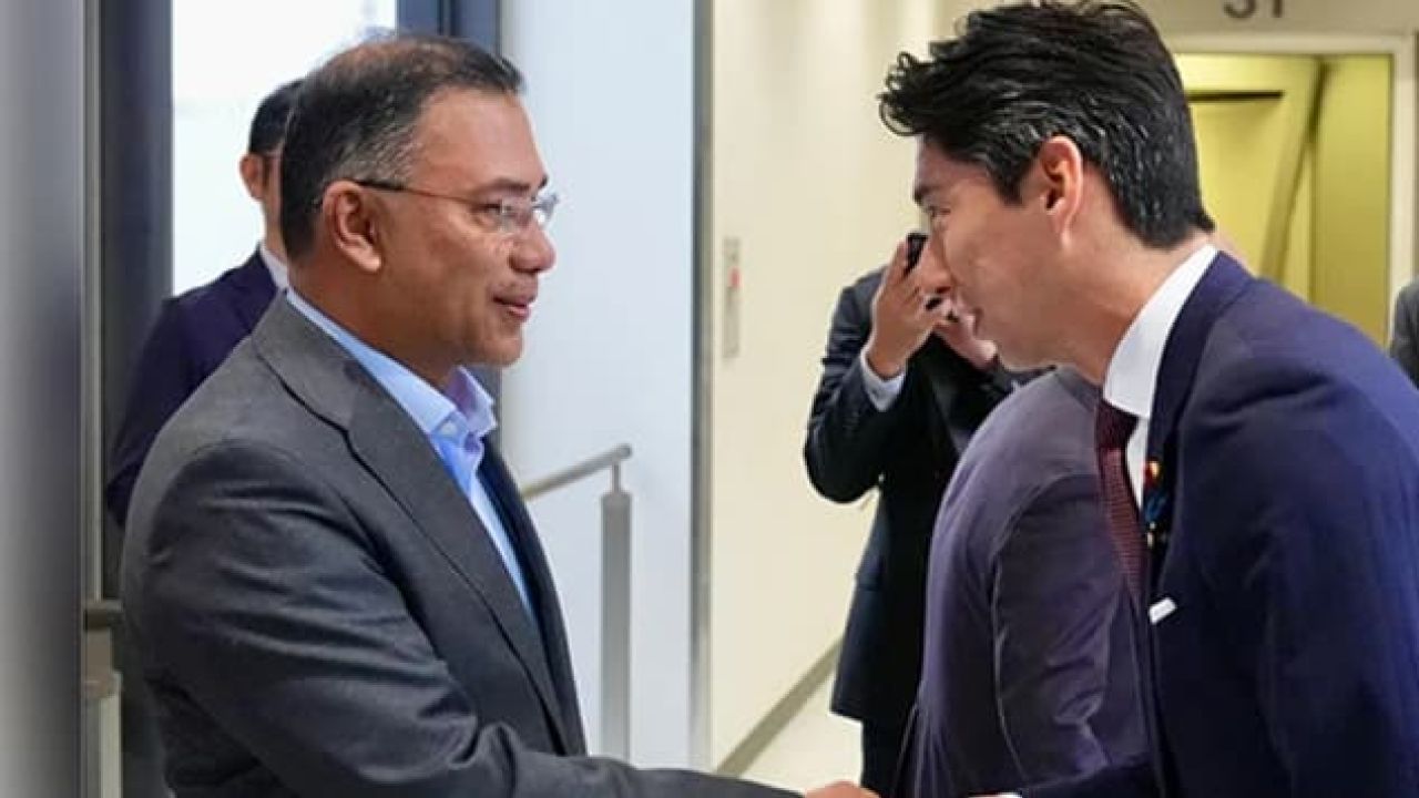জাপানের প্রধানমন্ত্রীর আমন্ত্রণে টোকিও পৌঁছেছেন প্রধানমন্ত্রী তারেক রহমান